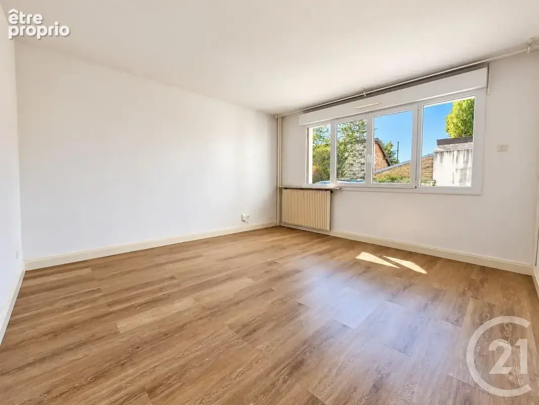 Appartement à SAINT-MAUR-DES-FOSSES