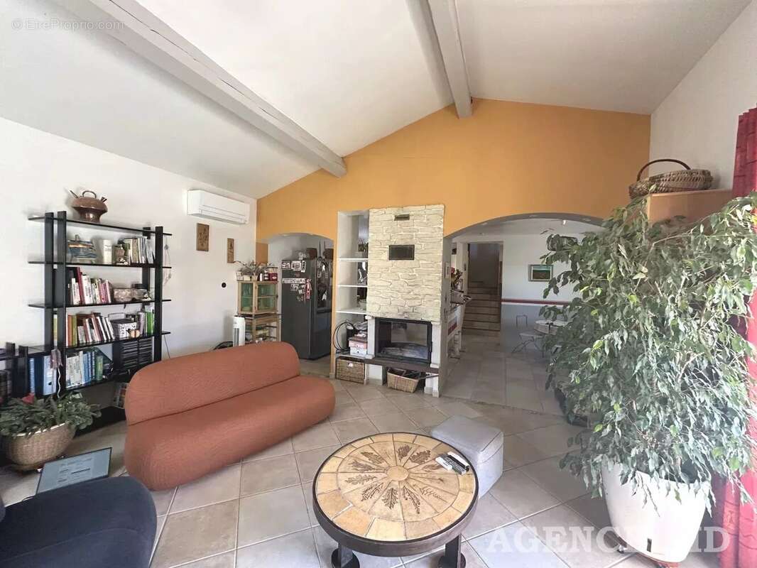 Maison à CUGES-LES-PINS