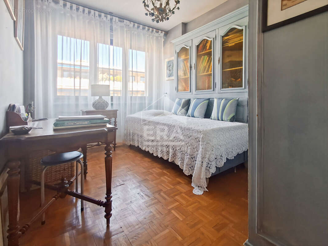 Appartement à MARSEILLE-4E