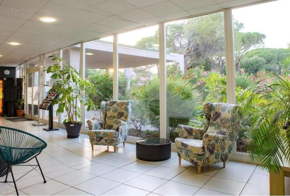 INVESTISSEMENT LOCATIF  Fréjus  Résidence Tourisme Zenitude Hôtel-Résidences La Tour de Mare  6,54 % de rentabilité - photo 8