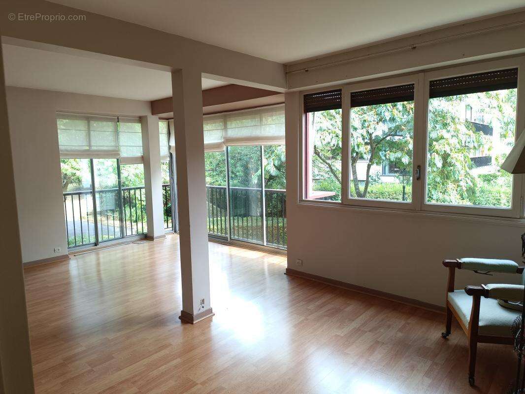 Appartement à FONTENAY-LE-FLEURY