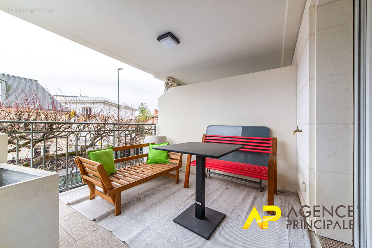 Appartement à LA GARENNE-COLOMBES