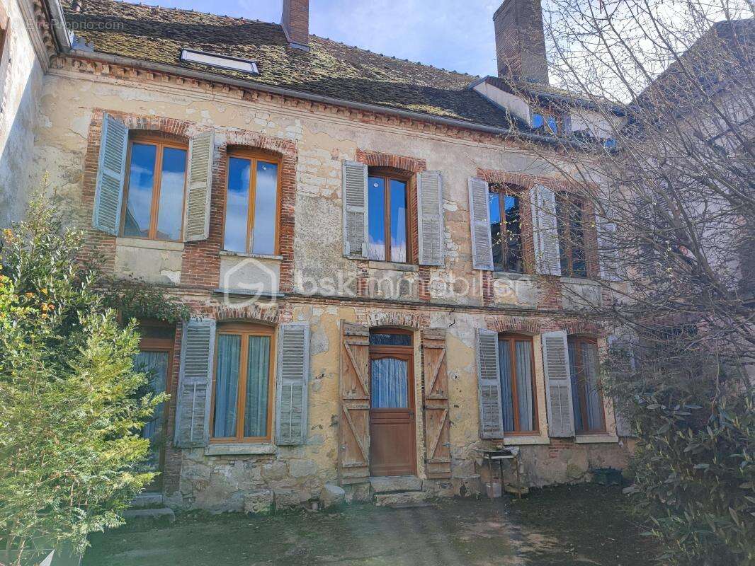 Maison à VILLENEUVE-L'ARCHEVEQUE