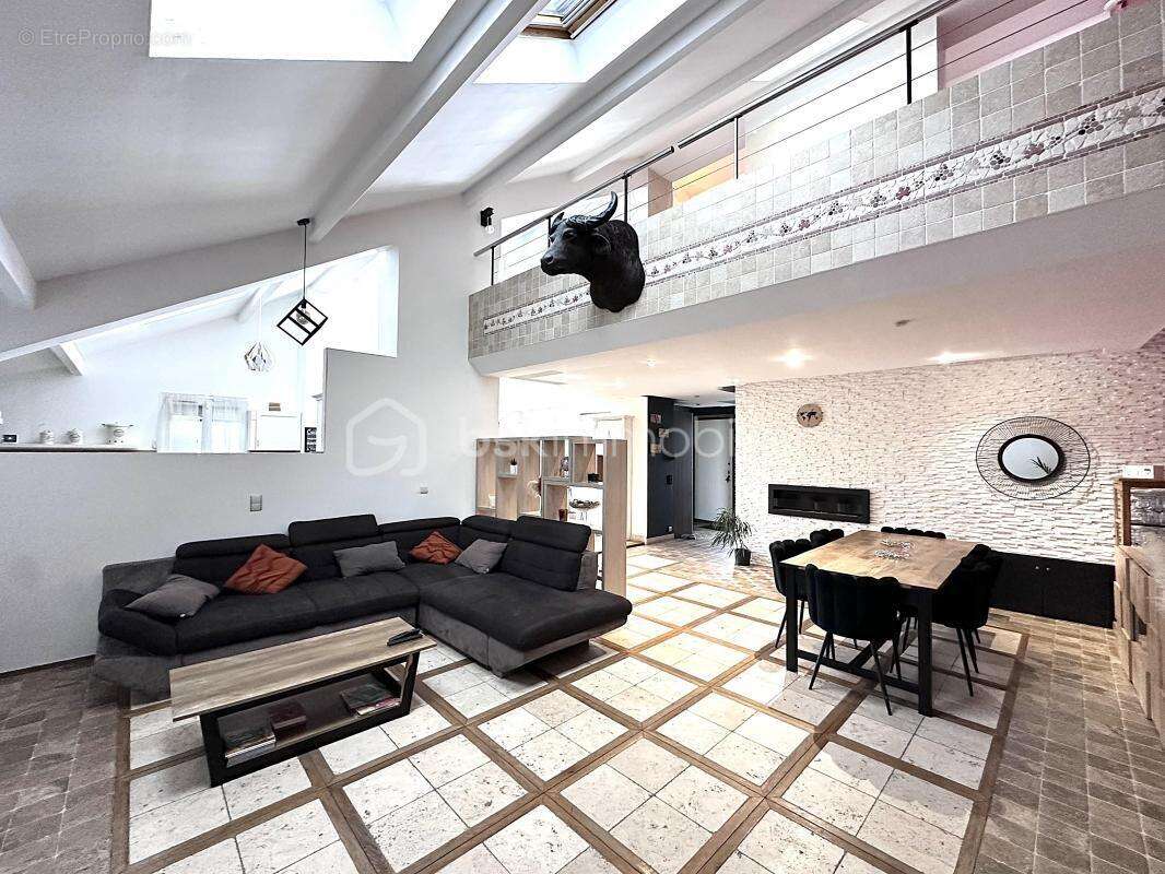 Maison 265 m² à Houilles  - photo 2