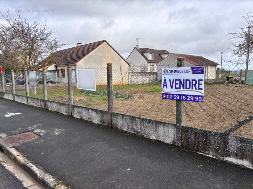Terrain à BEAUMONT-DU-GATINAIS