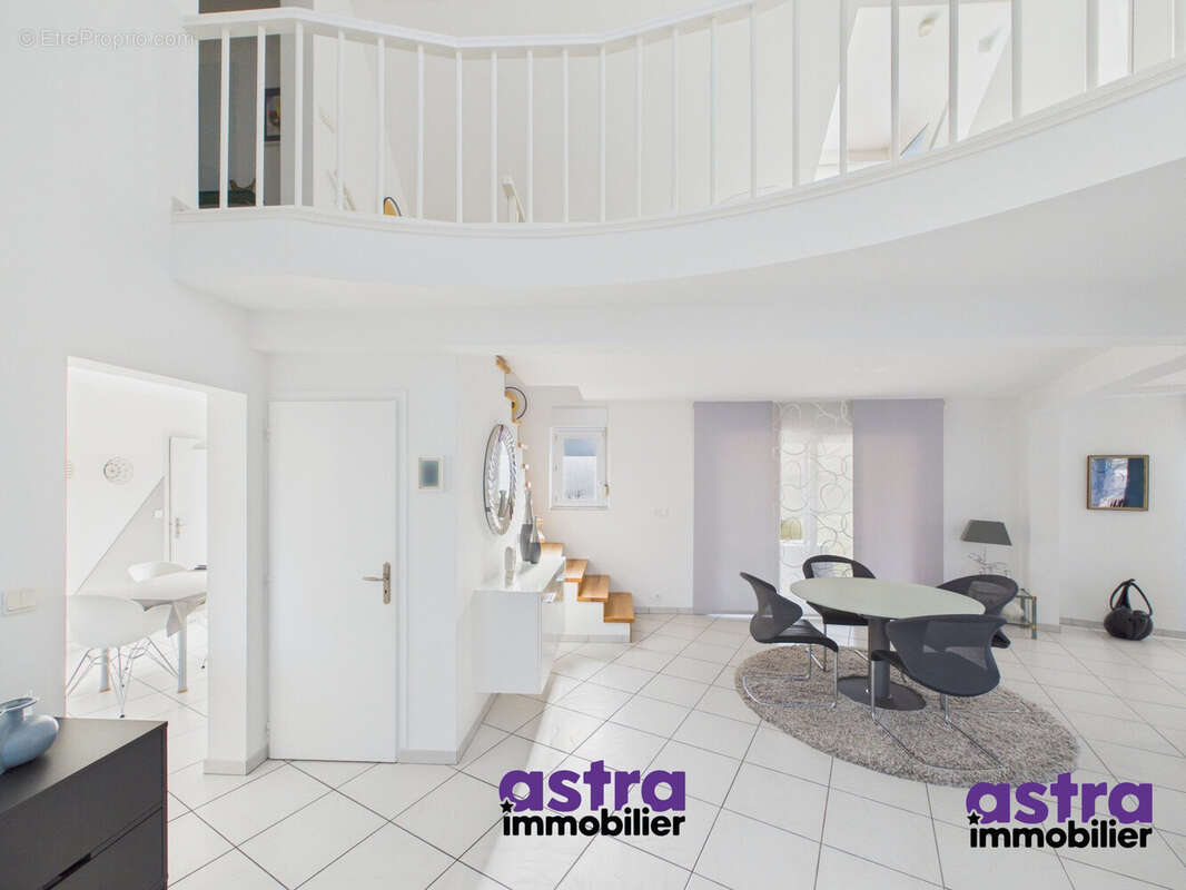 Maison à STEINBRUNN-LE-BAS