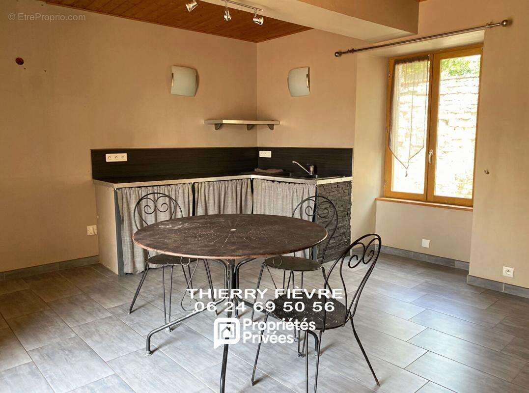 A vendre curçay sur dive - ensemble immobilier  rénové et à rénover sur 1500 m2  de terrain - photo 8