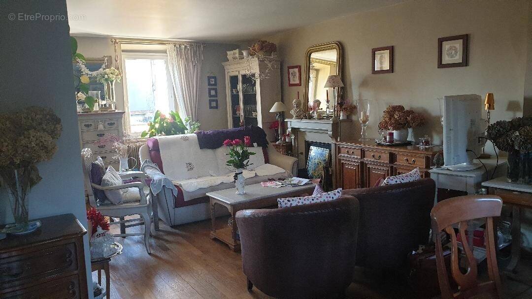 Maison à SAINT-LEONARD-DE-NOBLAT