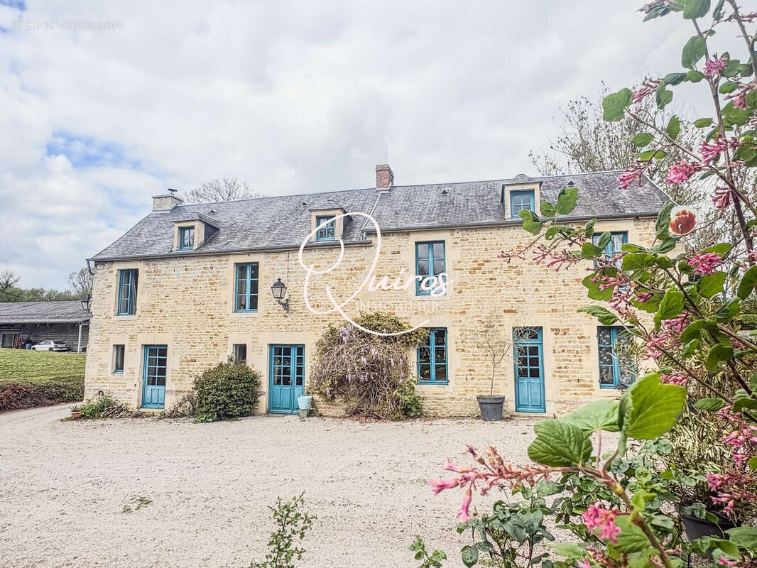 Maison 234 m² à Fontenay-Le-Pesnel  - photo 2