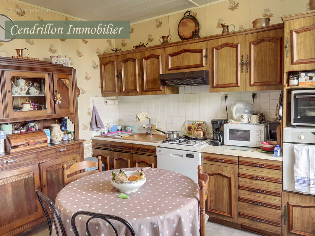 Charmante maison indépendante sur une parcelle de 1203 m2 Venez découvrir cette belle maison indépendante offr - photo 3