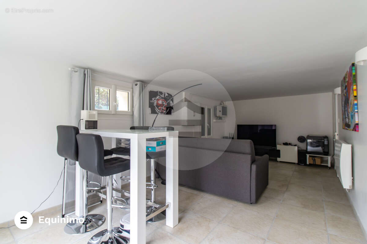 Maison à SAINT-MAUR-DES-FOSSES