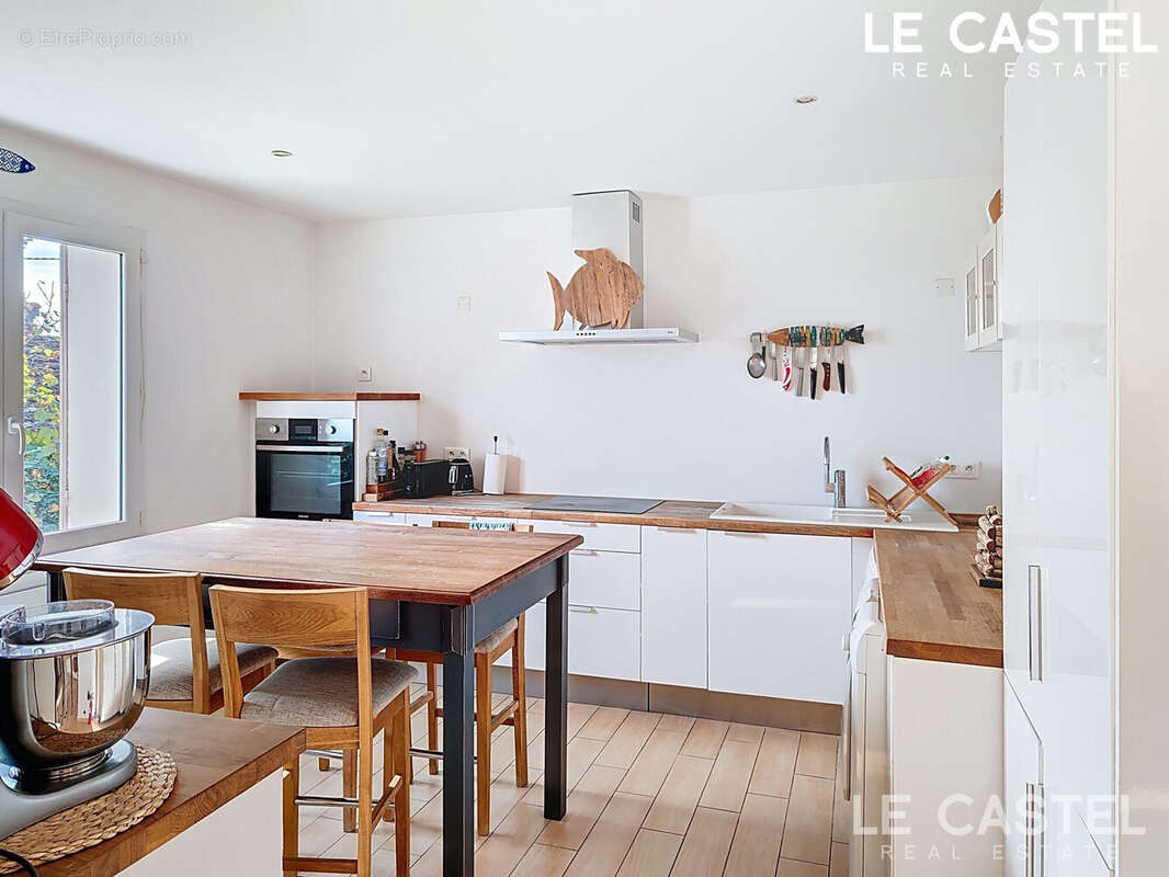 Cuisine aménagée et équipée - Appartement à LA CIOTAT