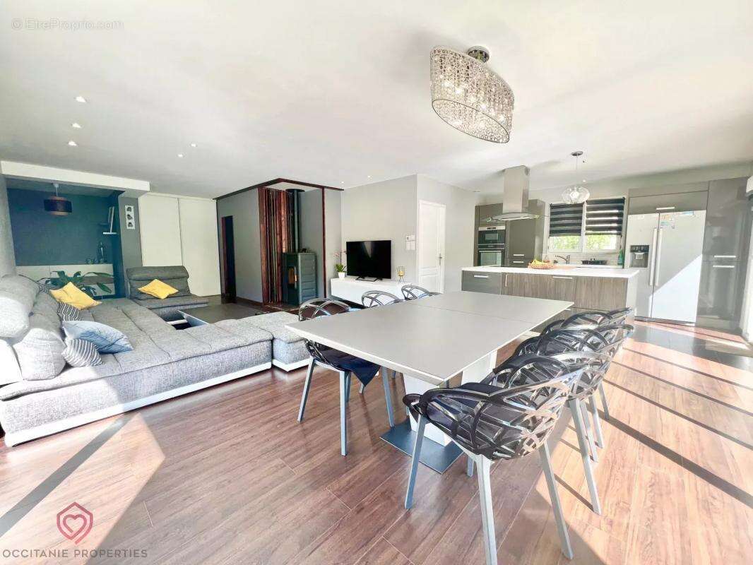 Maison à MONTBRUN-BOCAGE