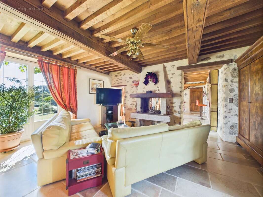 Maison à LA ROCHE-EN-BRENIL