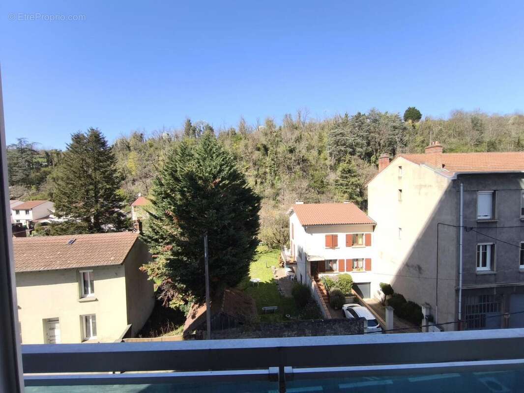 Photo 8 - Appartement à LE CHAMBON-FEUGEROLLES