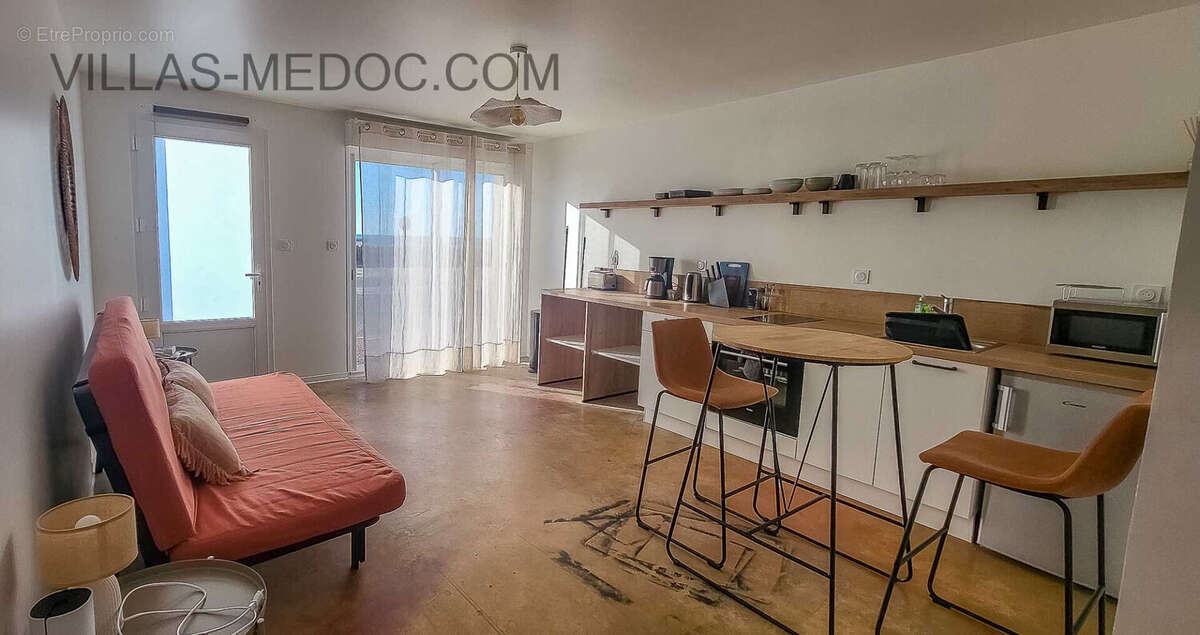 Maison à VENDAYS-MONTALIVET