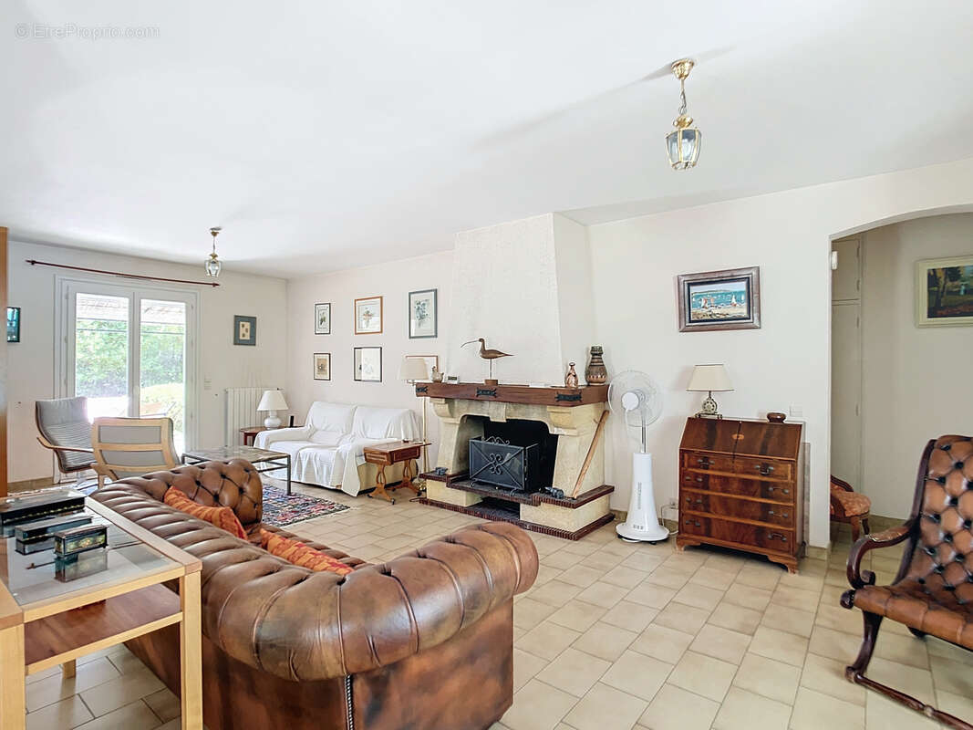 Maison à SAINT-CLEMENT-DE-RIVIERE