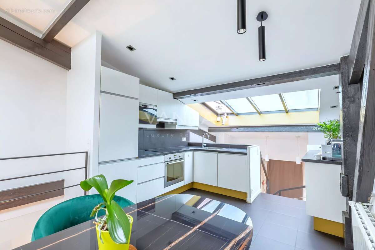 Appartement à PARIS-17E