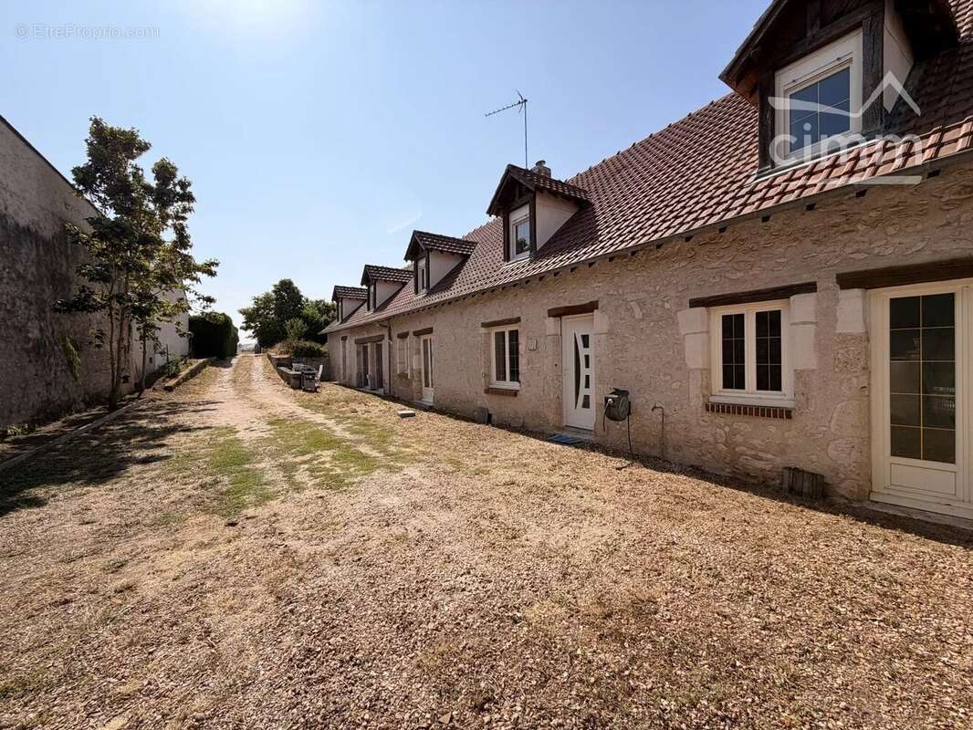 Maison de 150 m² avec 6 chambres, cave voûtée et double garage – Menars – Terrain 1 350 m² - photo 1