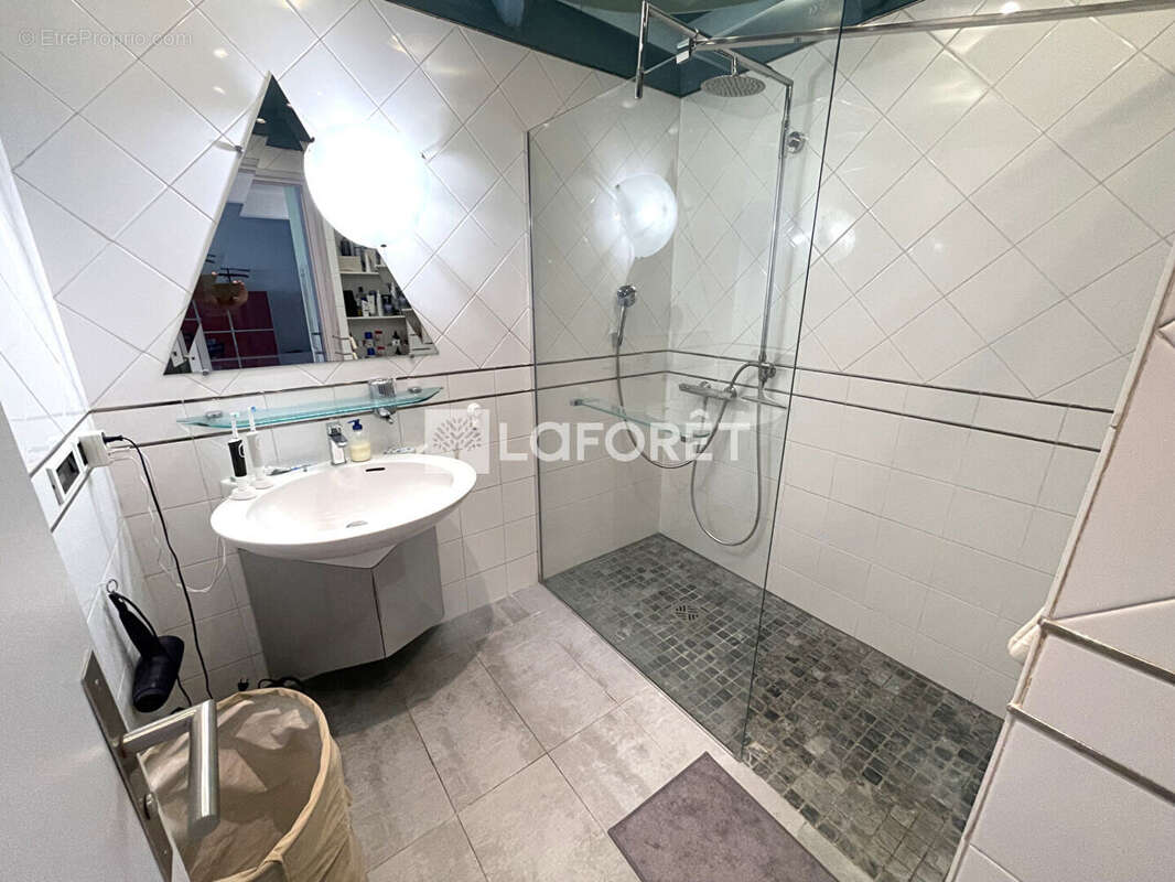 Appartement à SAINT-LAURENT-DU-VAR