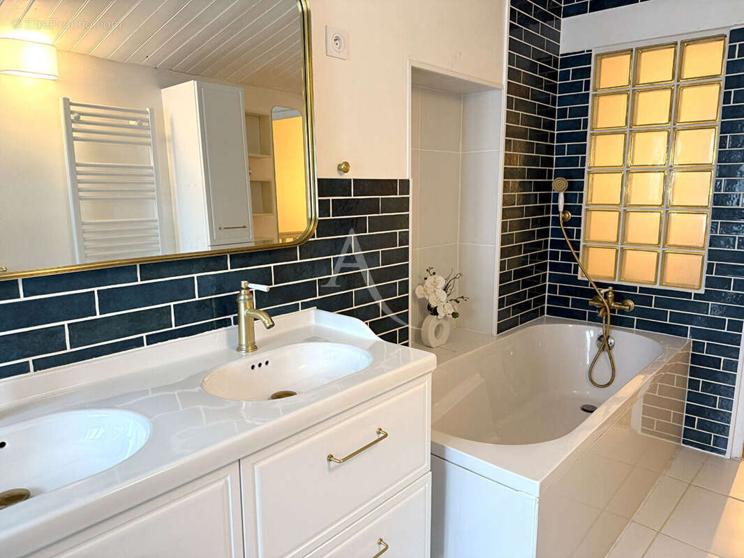 Maison à SAINT-CYR-EN-TALMONDAIS