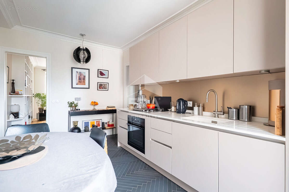 Appartement à PARIS-17E
