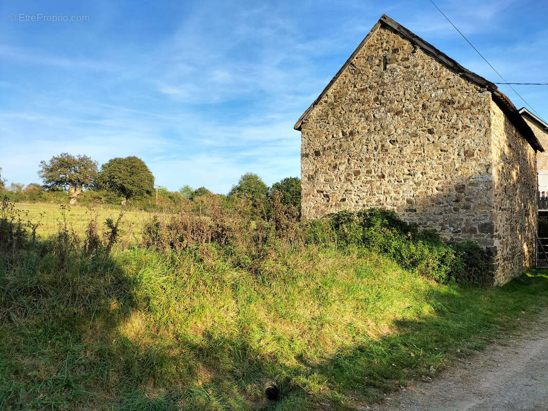 Terrain à SAINT-JEAN-SUR-MAYENNE