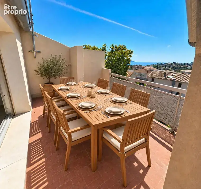 Carqueiranne coeur de ville - T3, 60 m², terrasse vue mer, 2 pkgs, au calme - photo 2