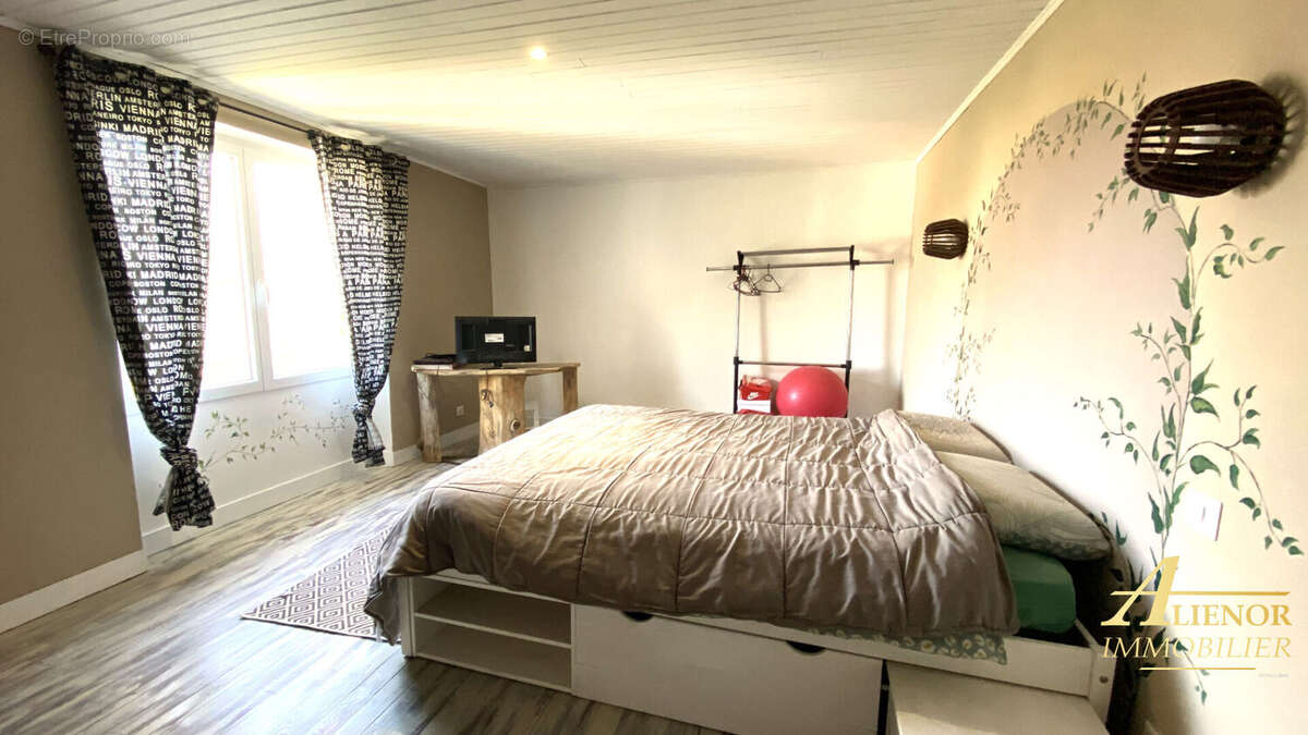 Maison de caractère rénovée avec parc arboré et dépendances - proche Saint-Pardoux-la-Rivière - photo 10