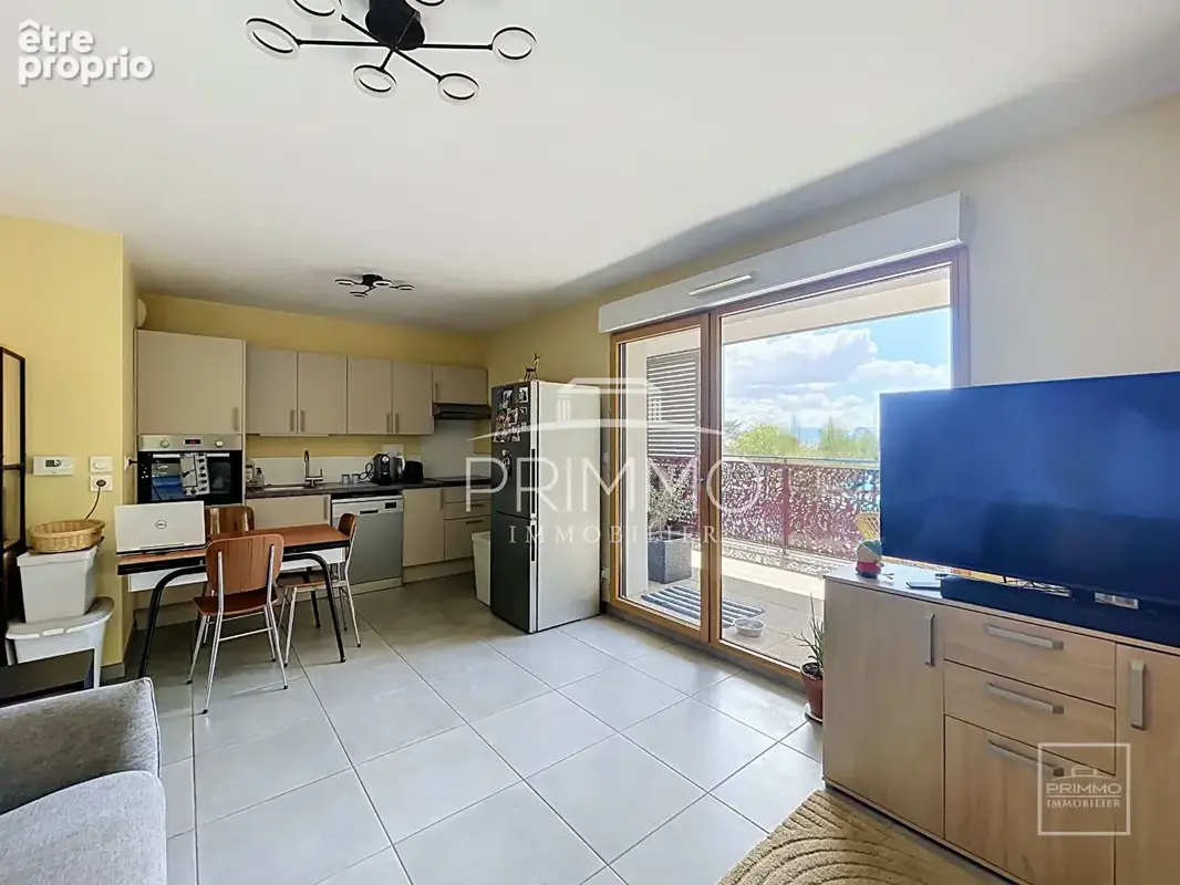Bron, t2, 45.2m², dernier etage avec terrasset - photo 4
