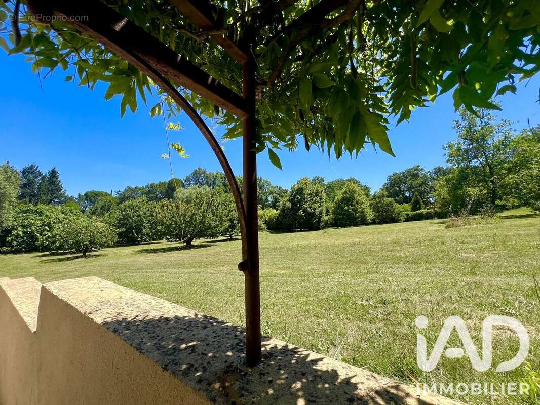 Maison 201 m² à Saint-Paulet-De-Caisson  - photo 2