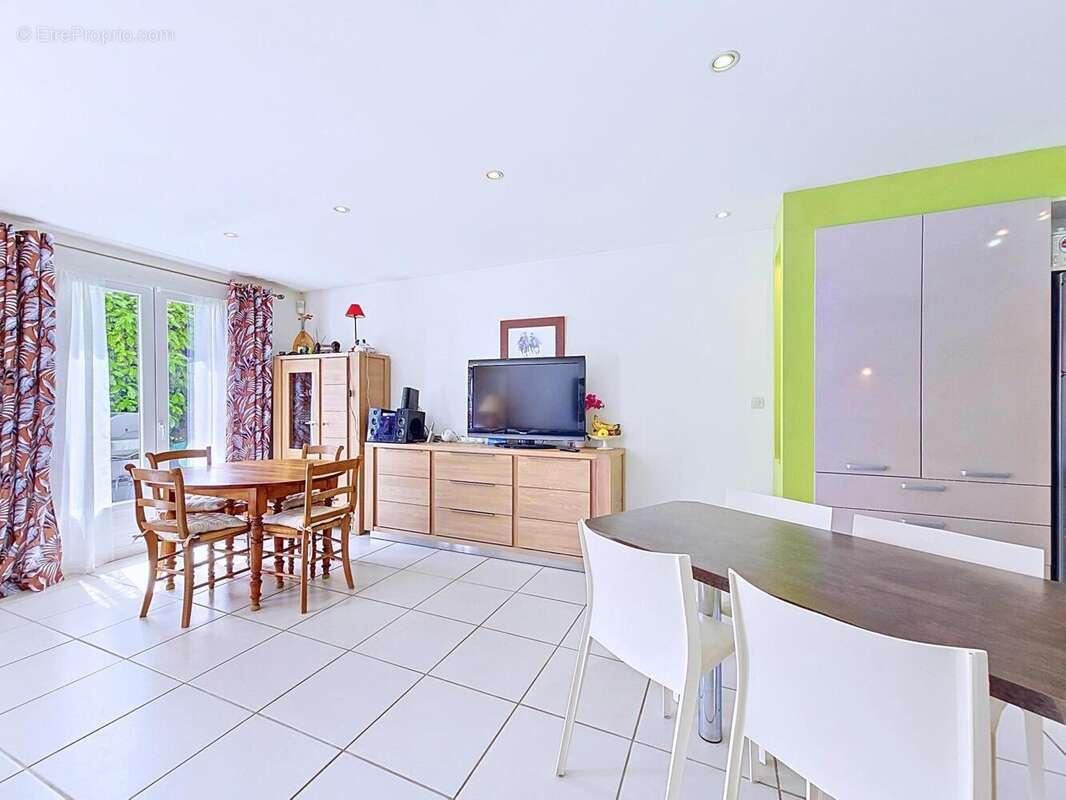 Photo 4 - Maison à SAINT-BONNET-DE-MURE