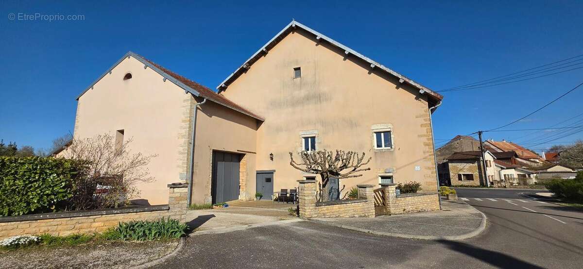 Maison 241 m² à Marnay  - photo 2