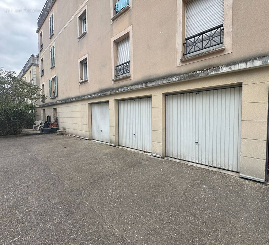 Parking à LIMEIL-BREVANNES