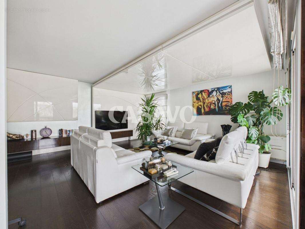 Appartement à NEUILLY-SUR-SEINE