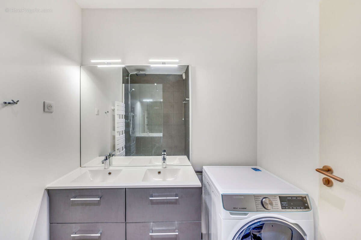 Appartement à PARIS-20E