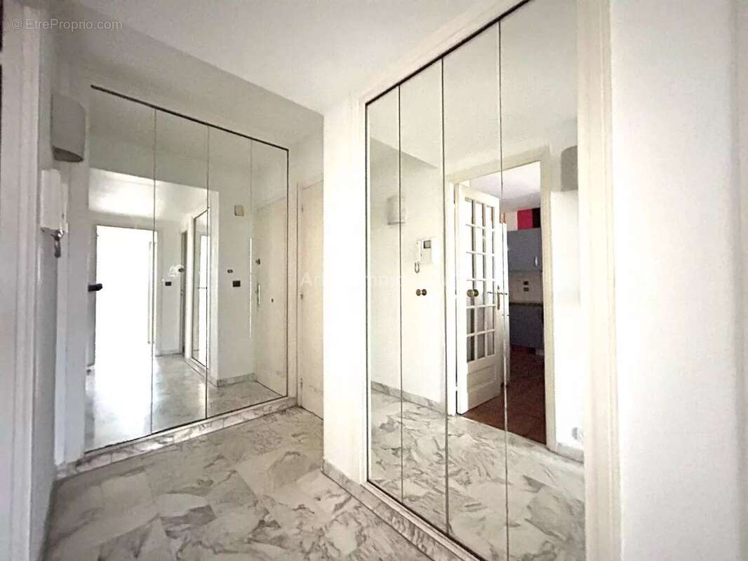 Appartement à VILLENEUVE-LOUBET