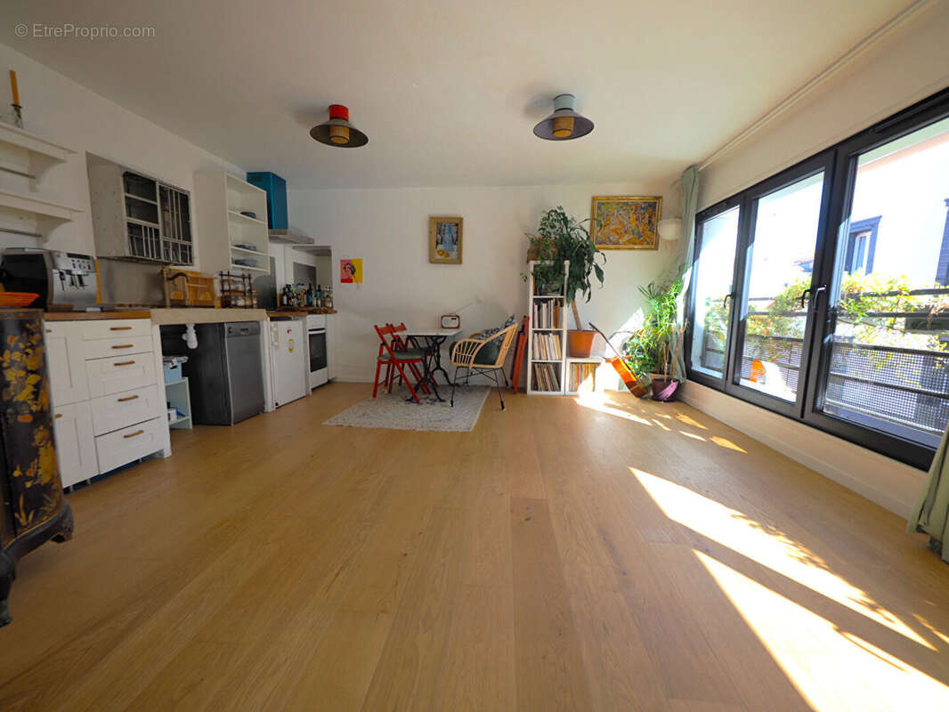 Appartement à LES LILAS