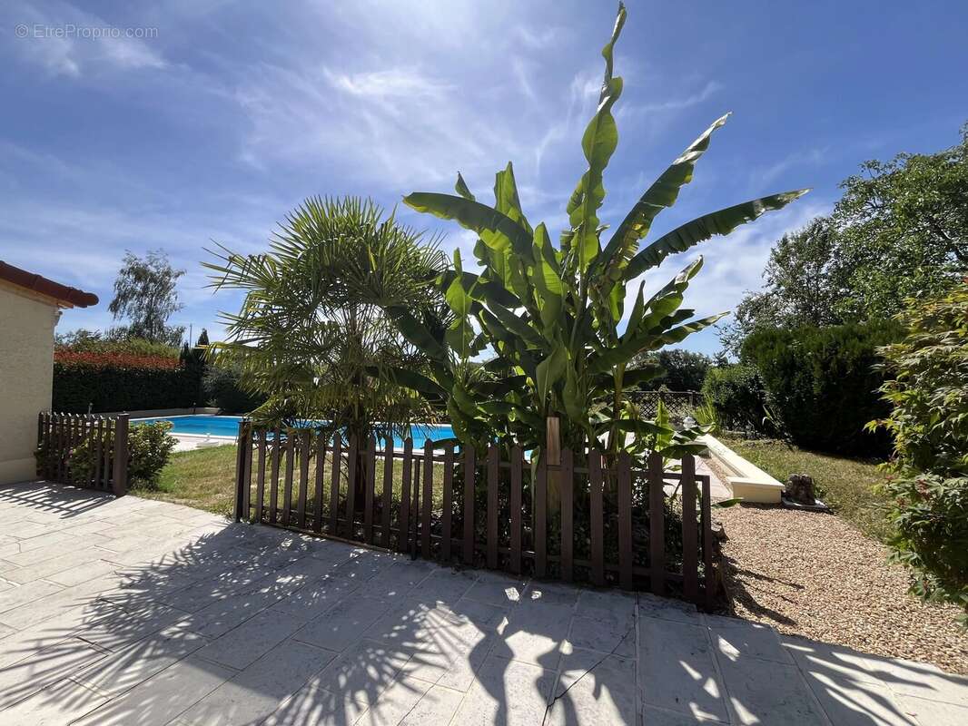 Maison familiale impeccable avec piscine et grand jardin - photo 18