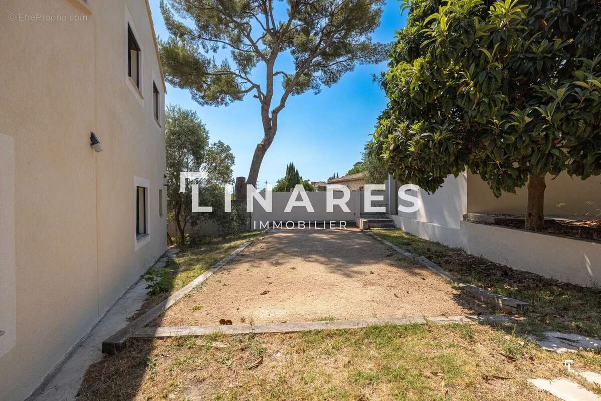 LES COLLINES D'ALLAUCH - Maison T4 de 151m2 - Terrain de 2500m2 - Piscine - Garage - 13190 Allauch - photo 28