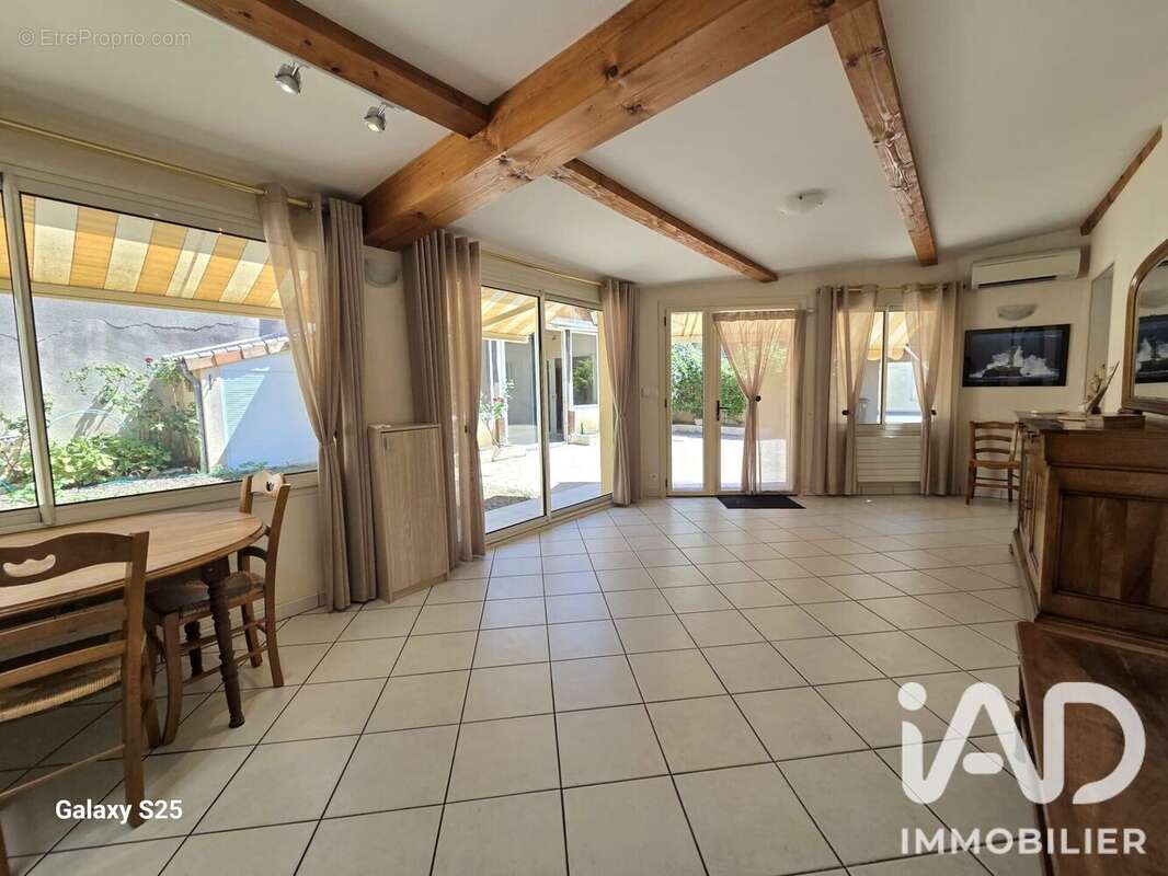 Maison 188 m² à Neuville-De-Poitou  - photo 2