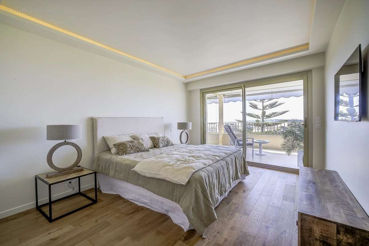 Cannes, Basse Californie - Appartement 4 pièces vue mer  111 m² - photo 18