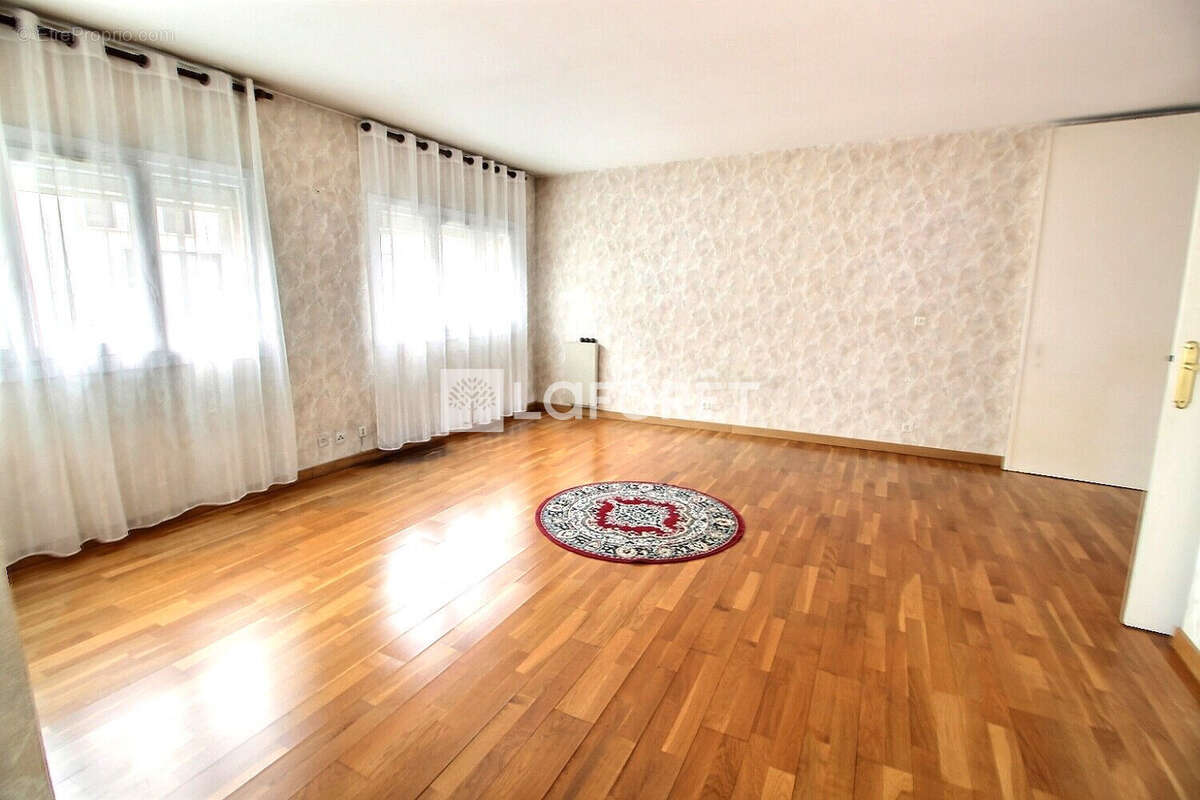 Appartement à GENNEVILLIERS