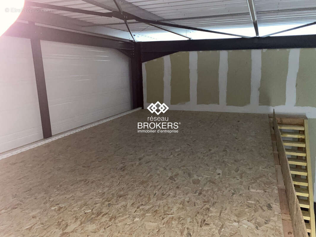 Mezzanine - Commerce à THIERS