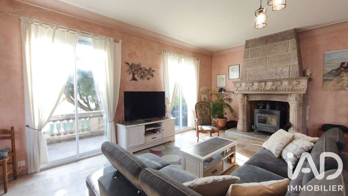 Maison 238 m² à Craponne-Sur-Arzon  - photo 7