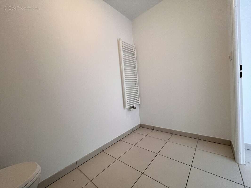 Saint-jean - spacieux t2 de 42m² avec balcon et 2 parkings sous-sol - photo 10