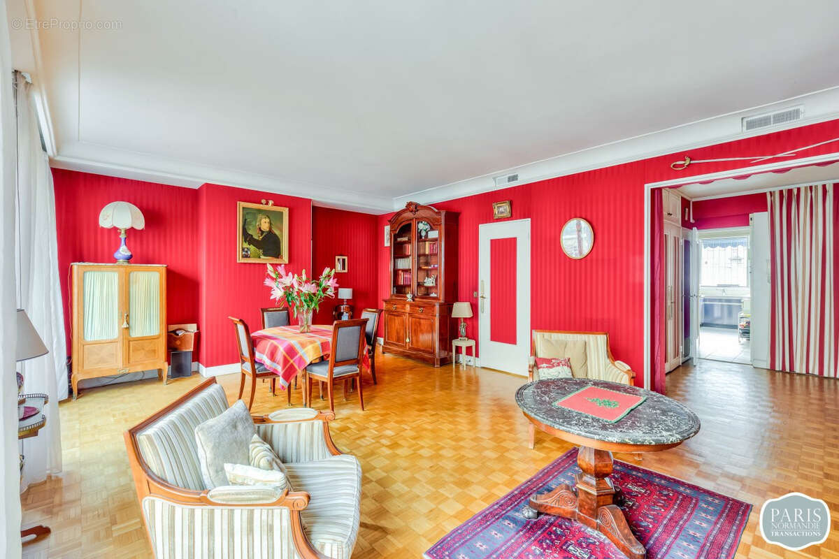 Appartement à PARIS-8E