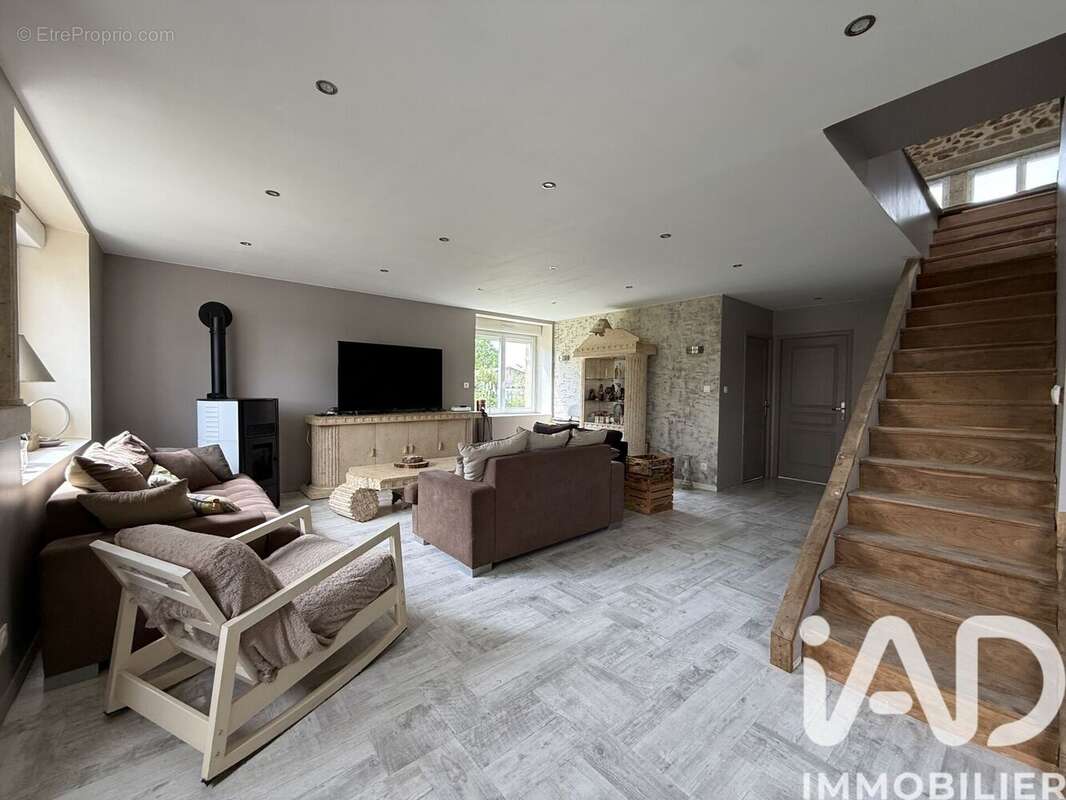 Maison 192 m² à Centres  - photo 3
