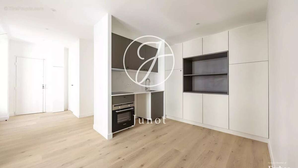 Appartement à PARIS-3E