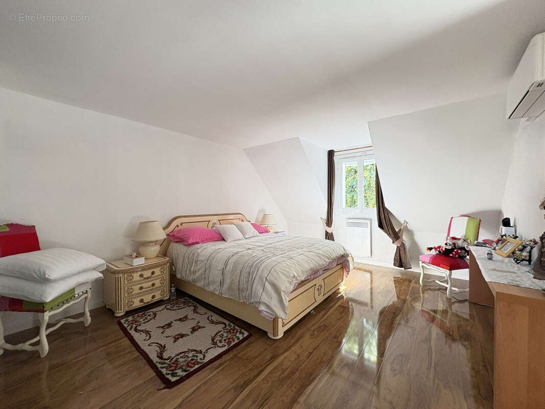 Maison à LA QUEUE-EN-BRIE